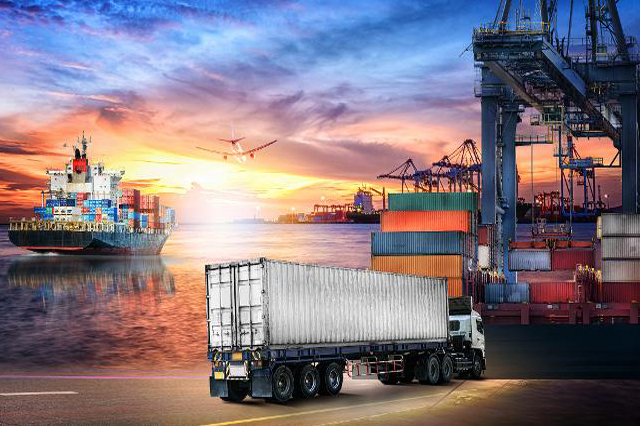 International shipping at port